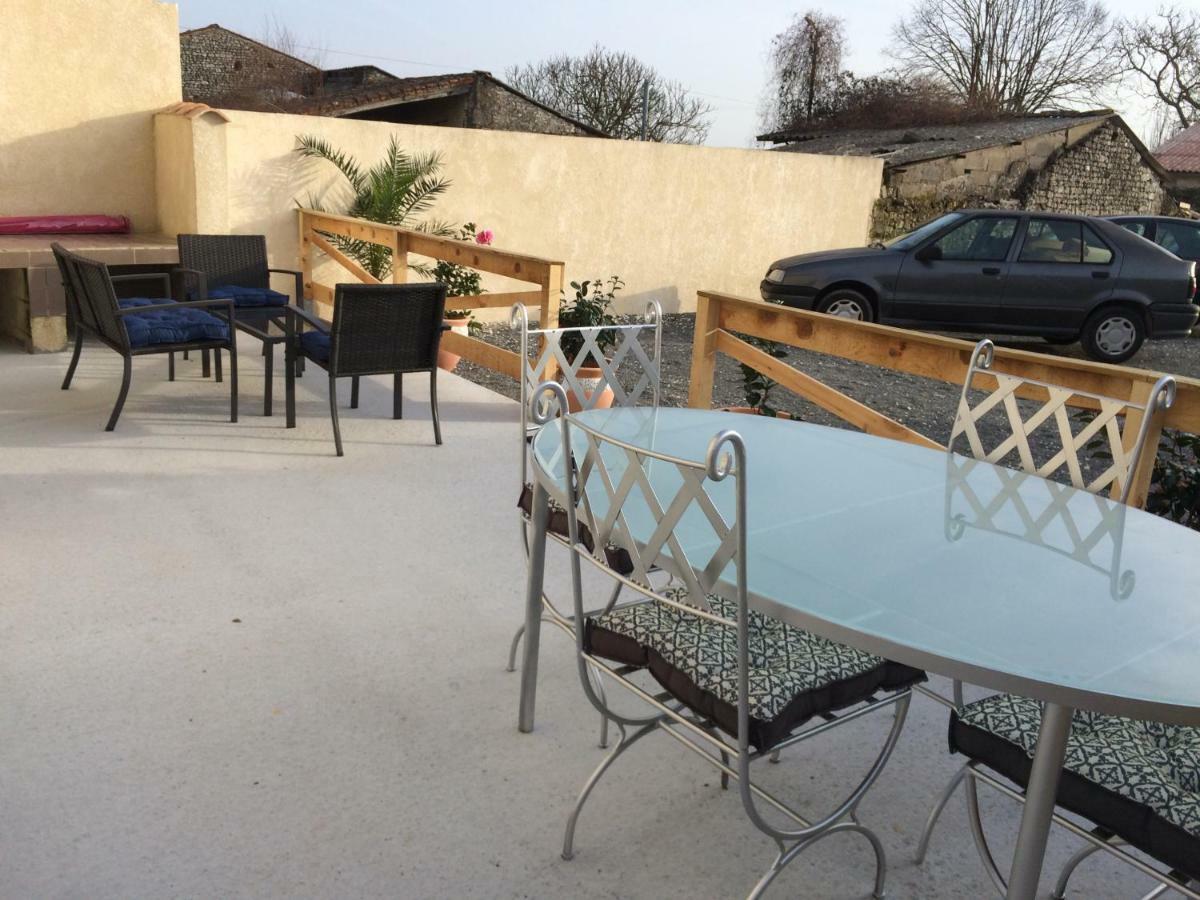 Le Village Neulles Exterior photo